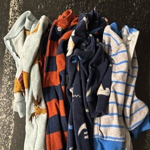 Simple Joys by Carter's Baby Loose-Fit Fleece Footed Pajamas, 4 count